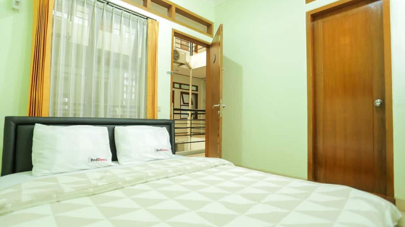RedDoorz near Sukajadi