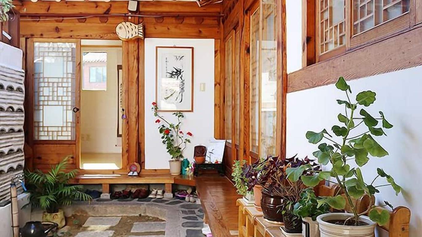Inwoo Guesthouse