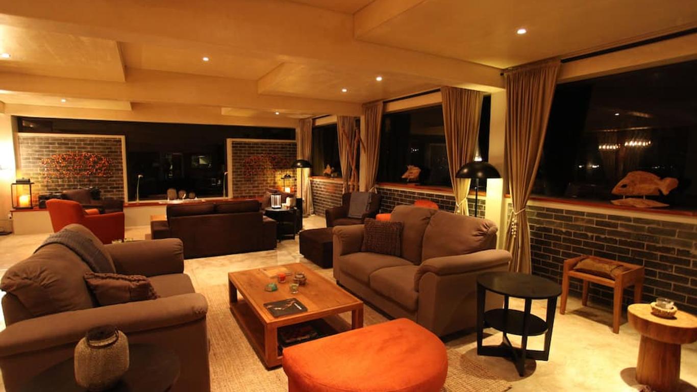 Pelican Point Lodge