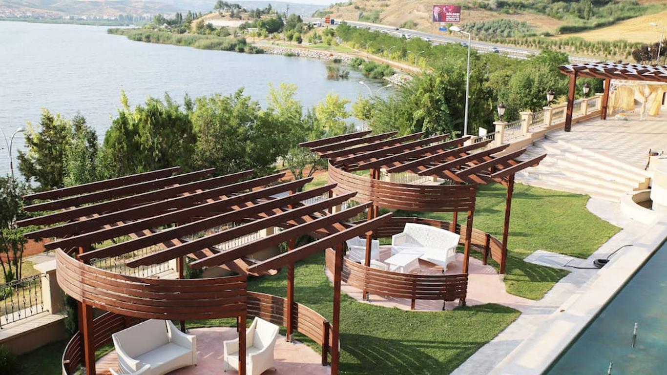 Kronos Hotel