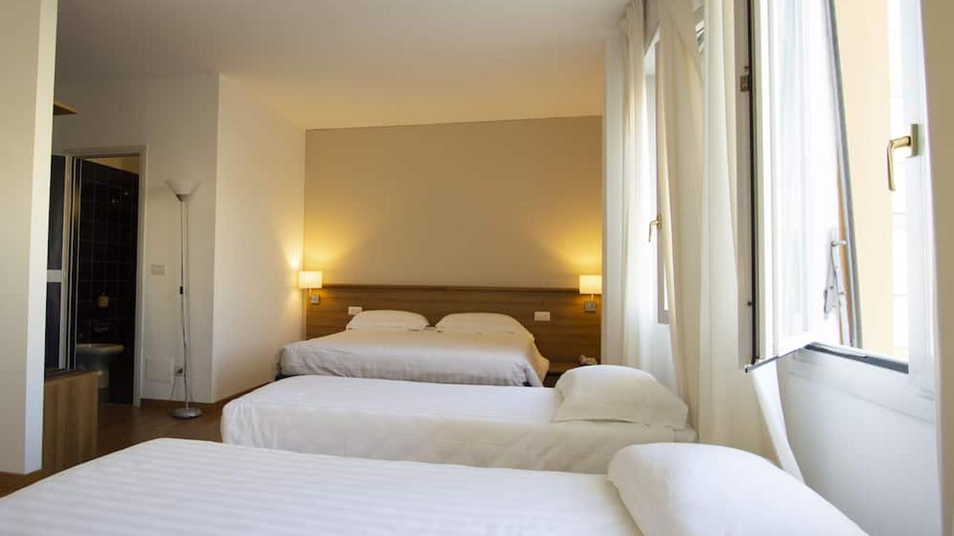 Mistral2 Hotel
