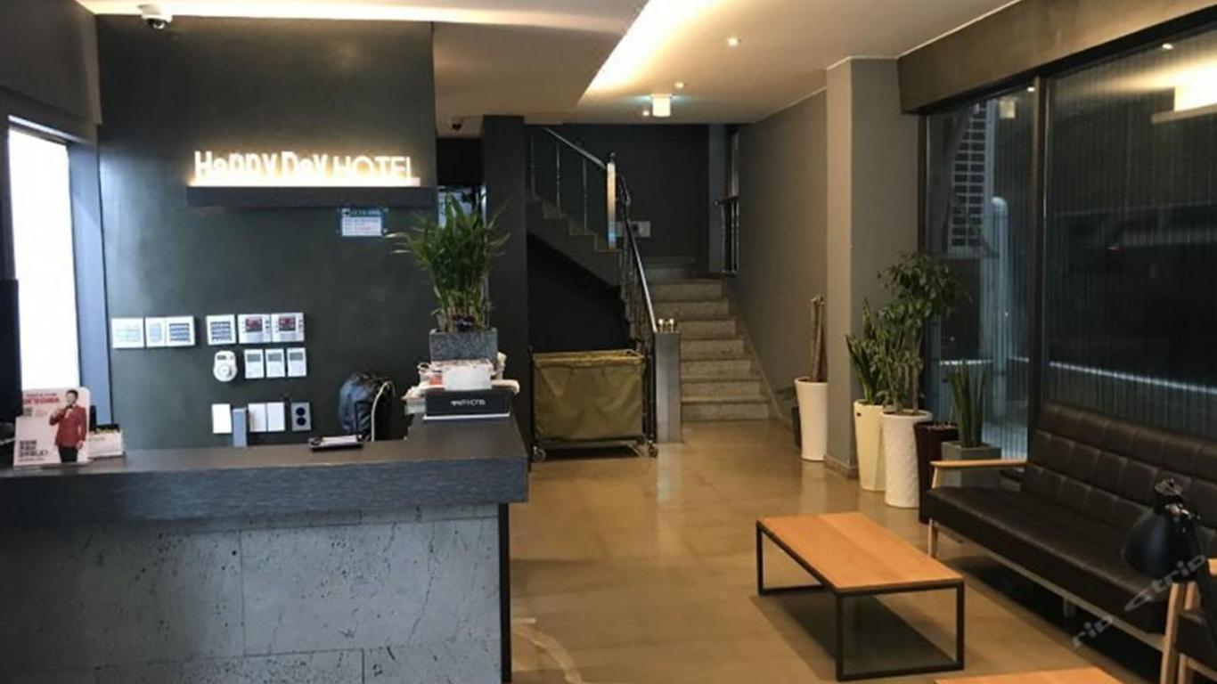 Happy Day Hotel