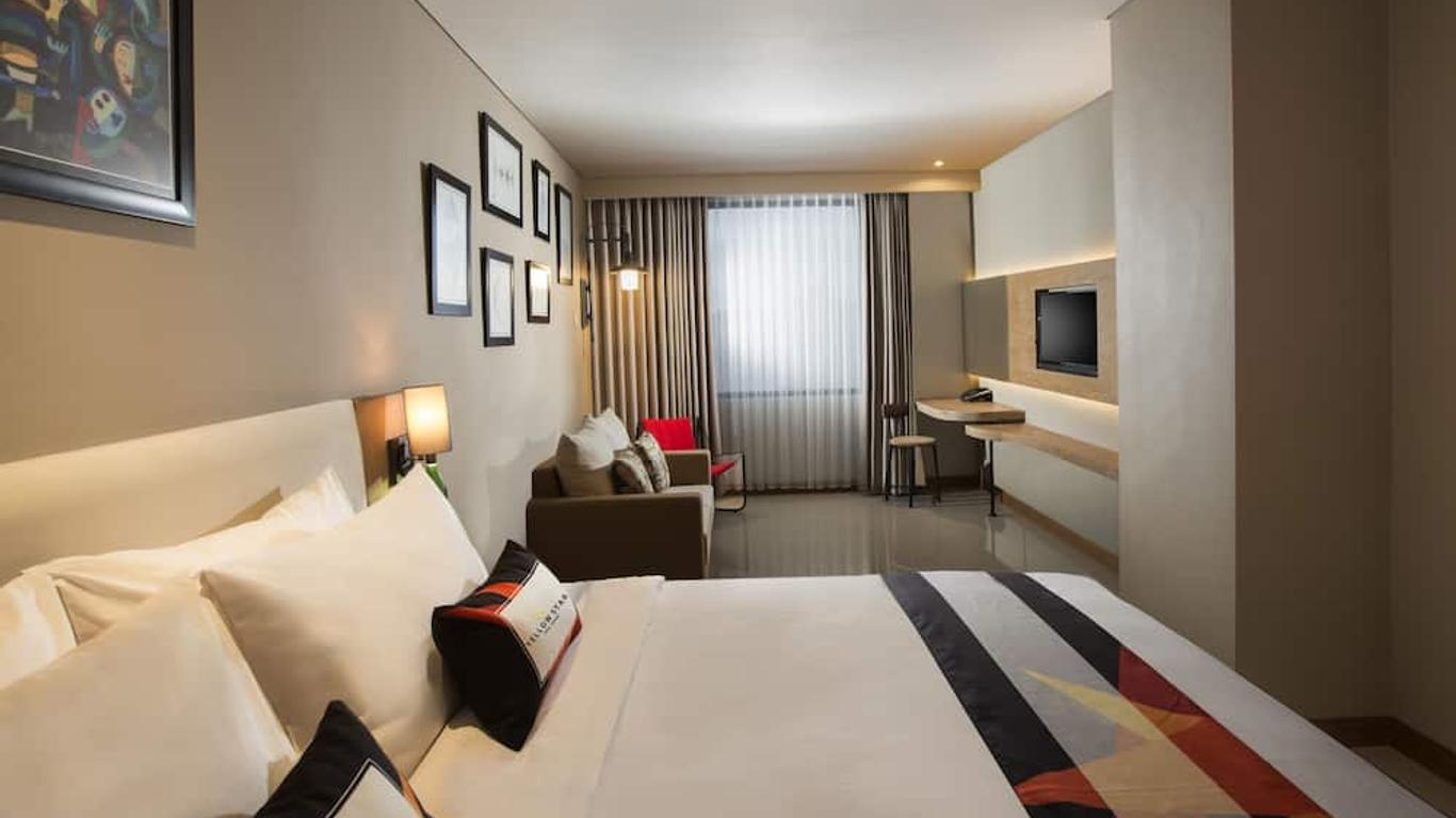 Yellow Star Gejayan Hotel