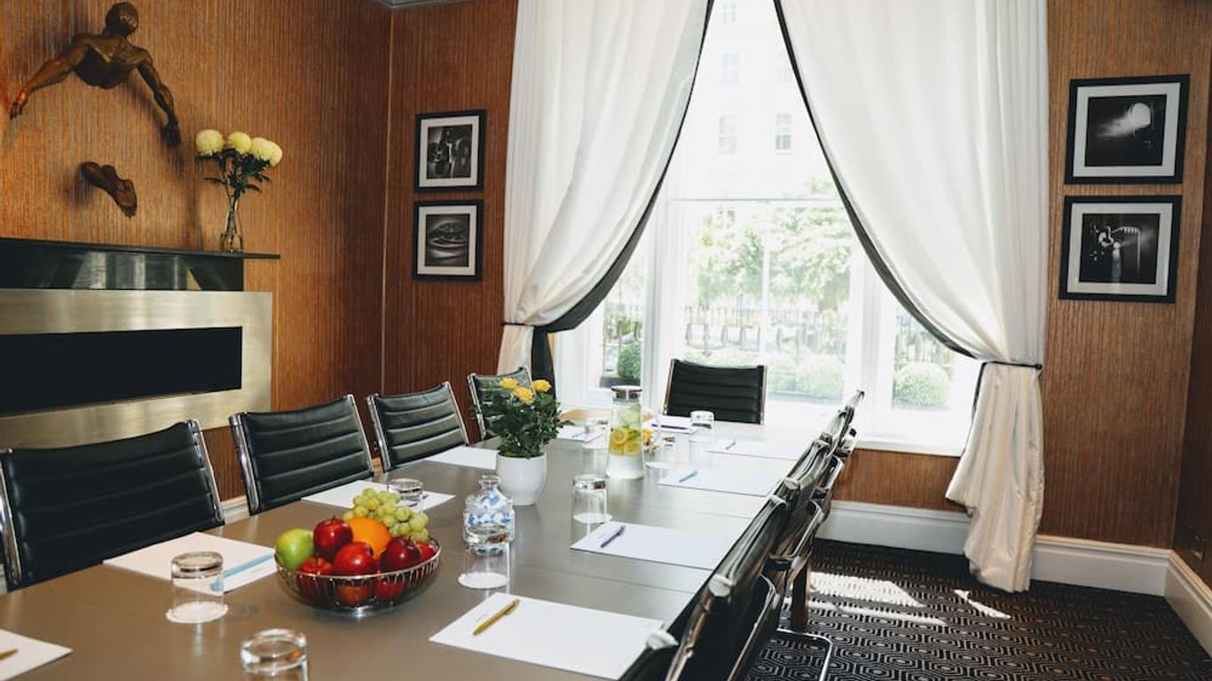 12 London Street Apartments
