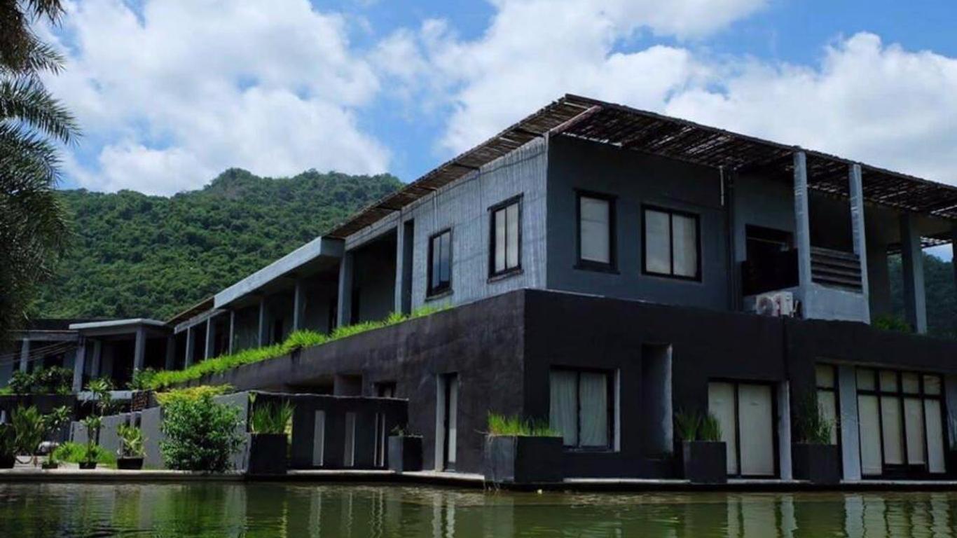 Avartarn Miracles Hotel