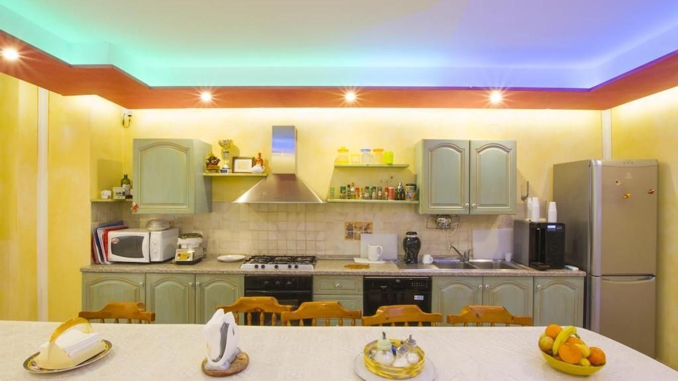 Elisart Guest House