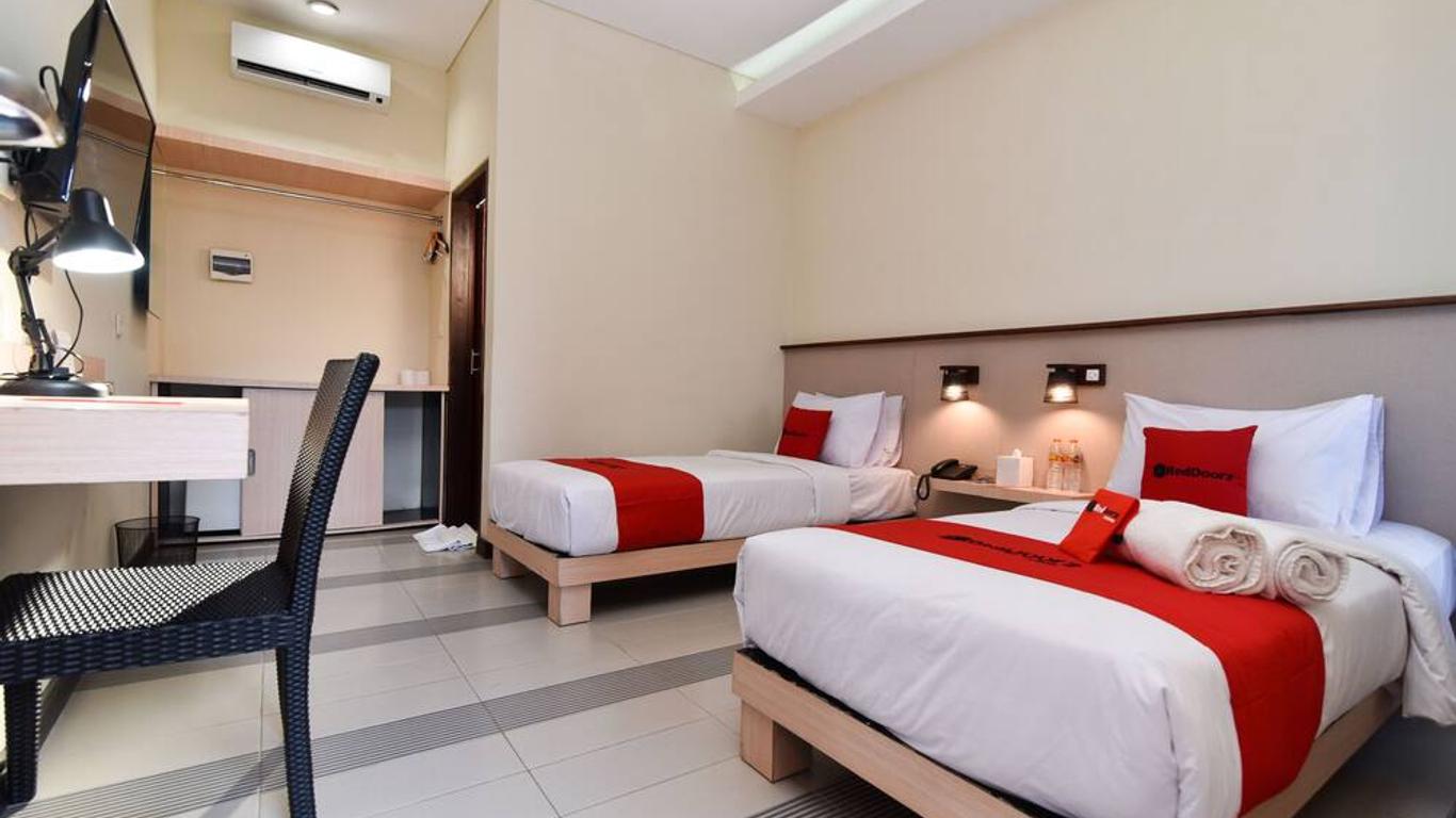 RedDoorz near Legian Street