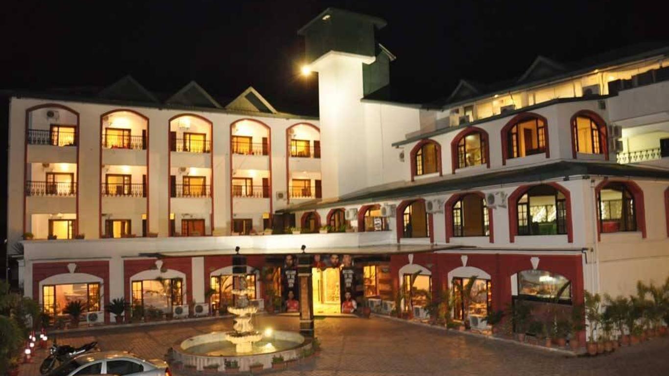Hotel The Grand Raj