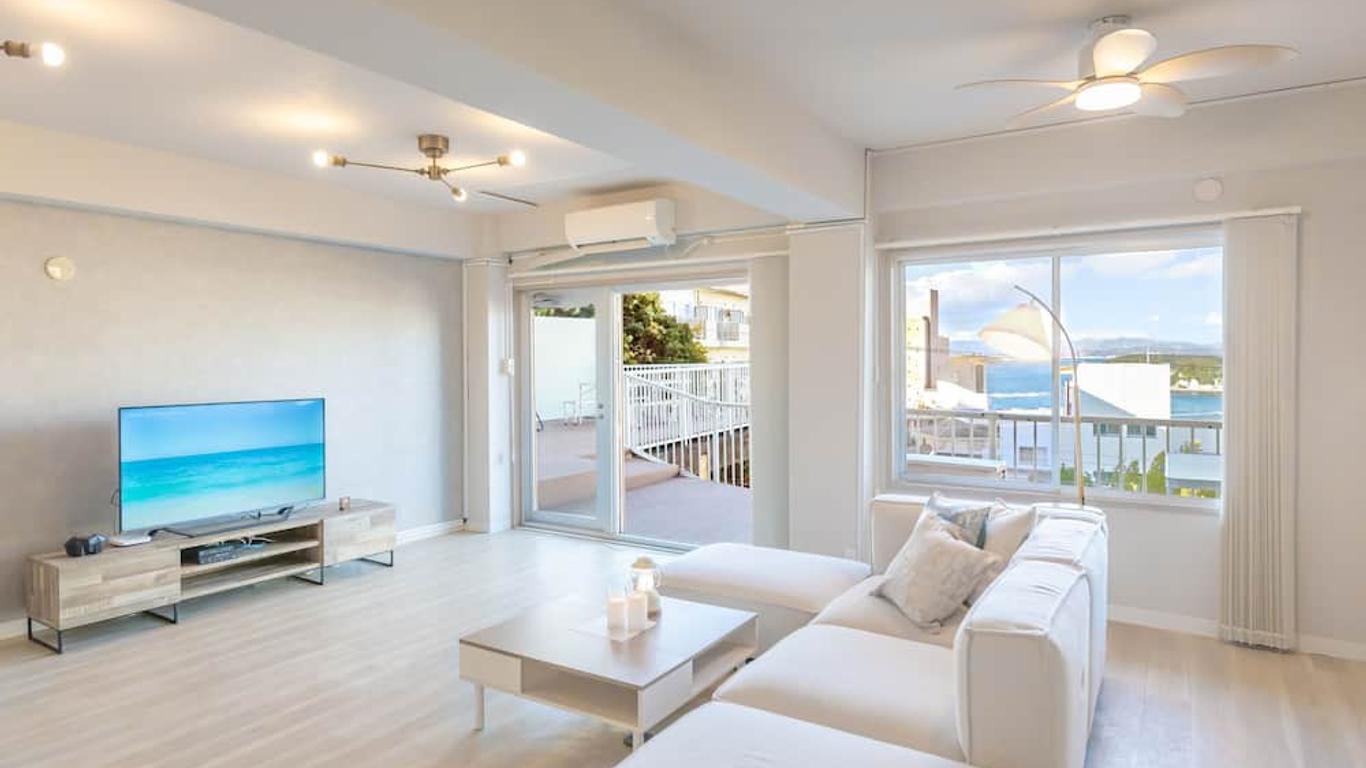 Shirahama White Beach House