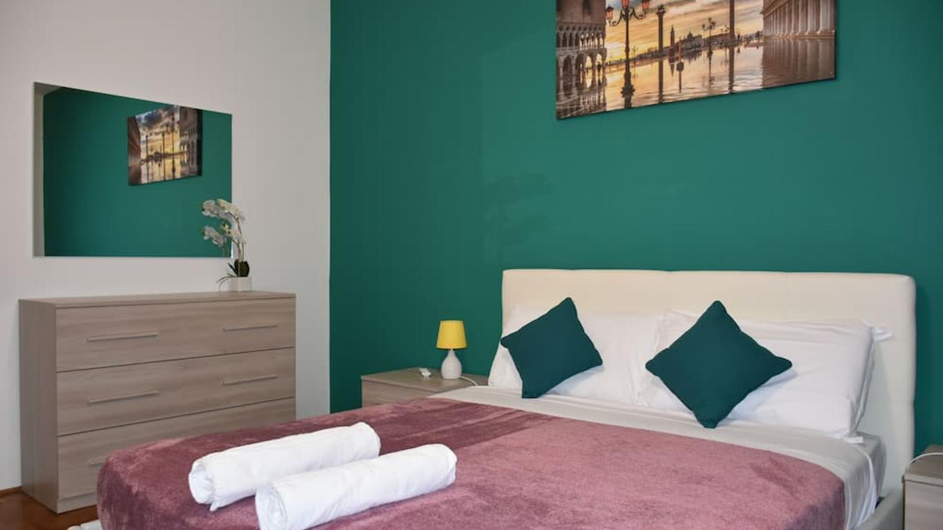 Venice Popular Apartment