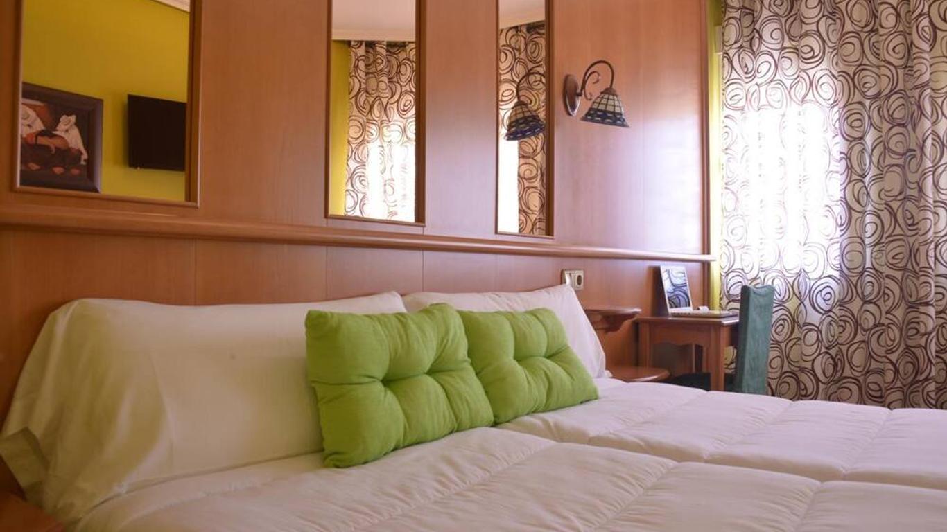 Hotel Aro'S