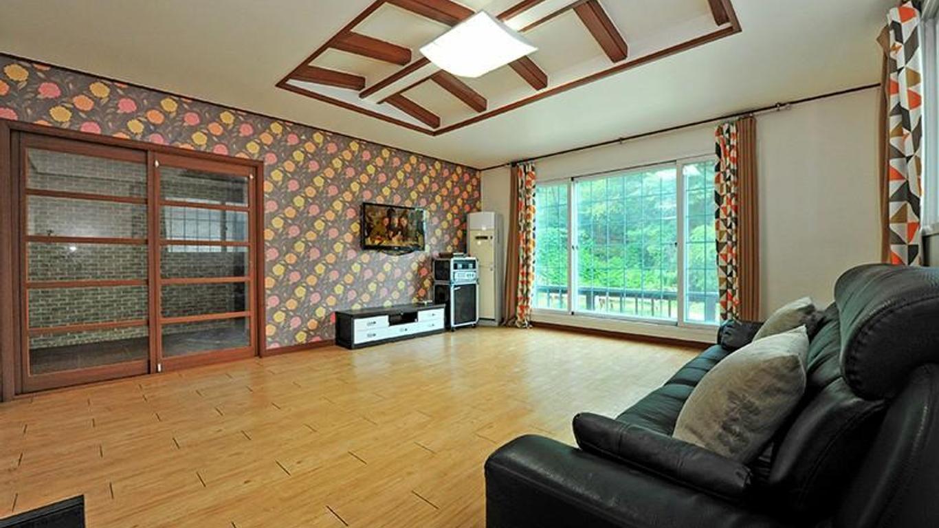 Yongin Hwangto Green Village Pension