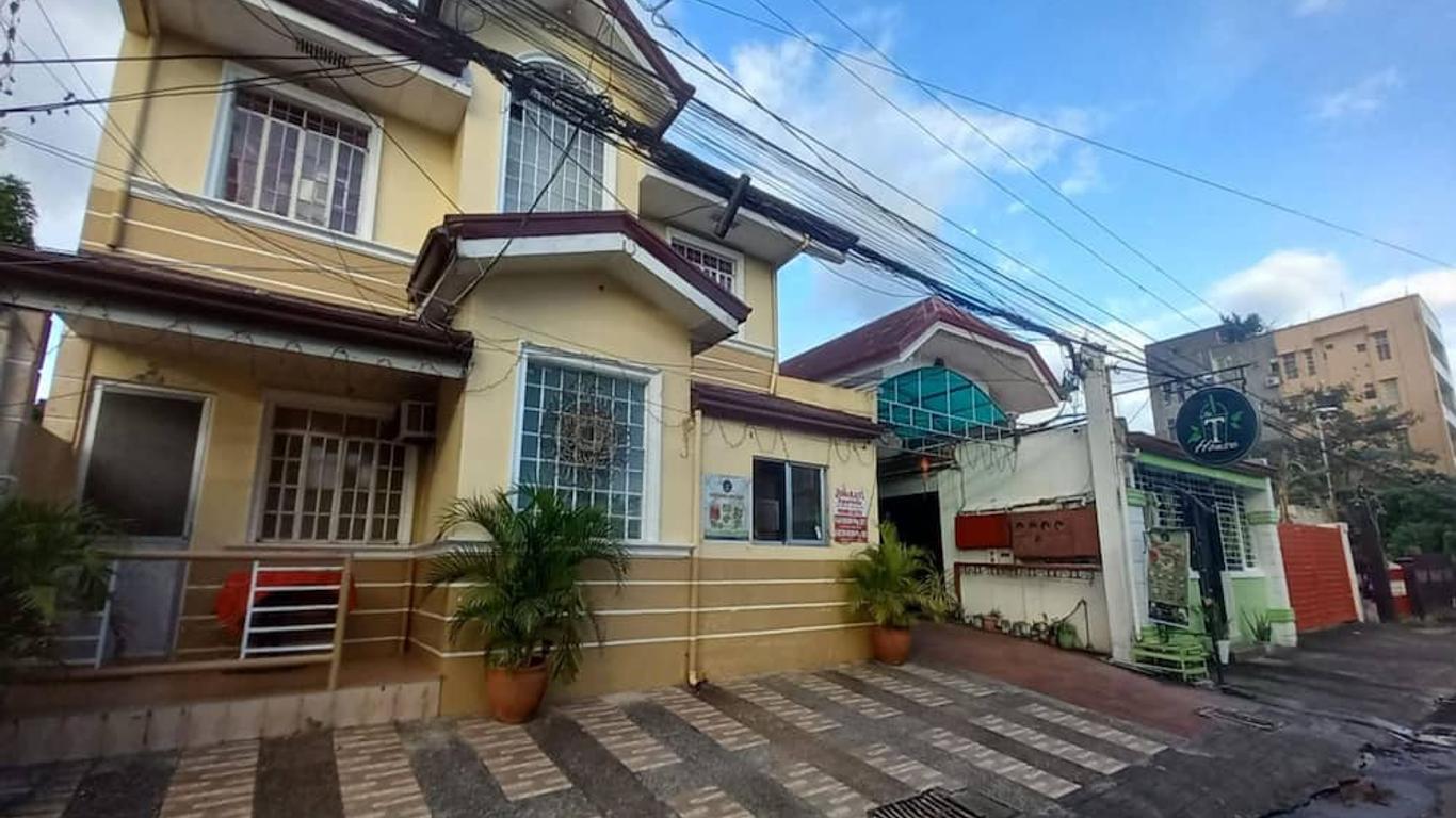 OYO 1048 Jomckayl Apartelle