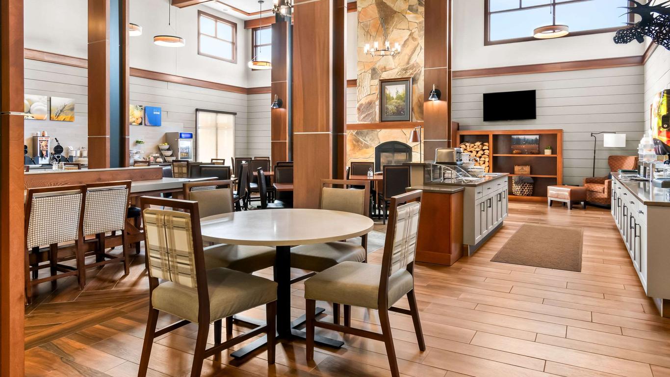 Comfort Inn and Suites Mountain Iron and Virginia
