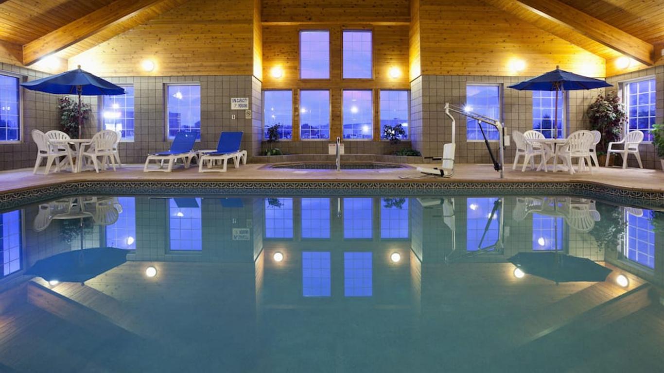Paynesville Inn And Suites