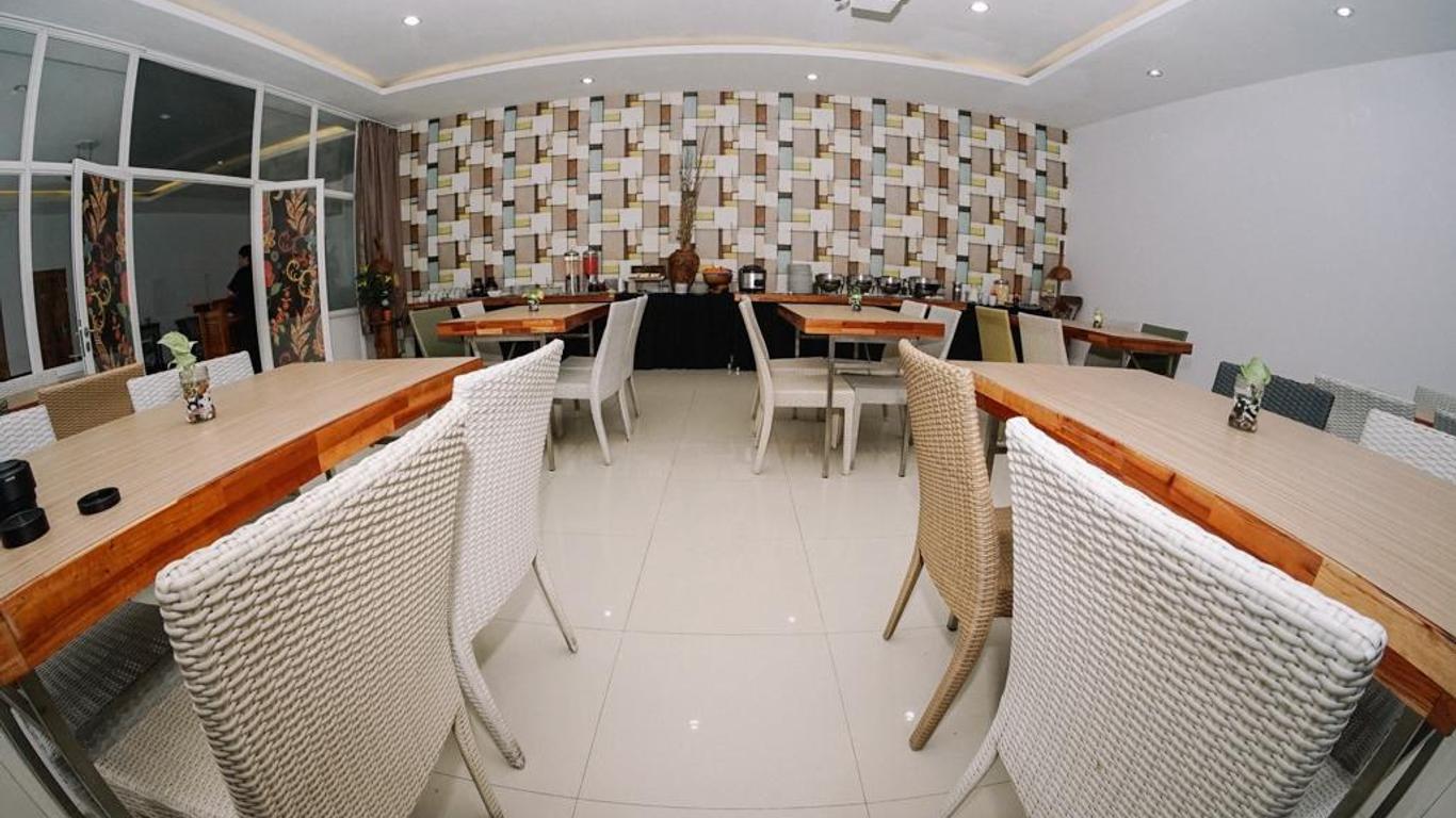 Summer Quest Hotel