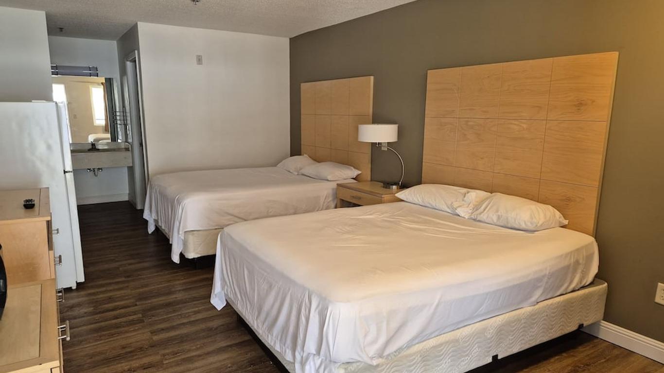 Econo Lodge Inn & Suites