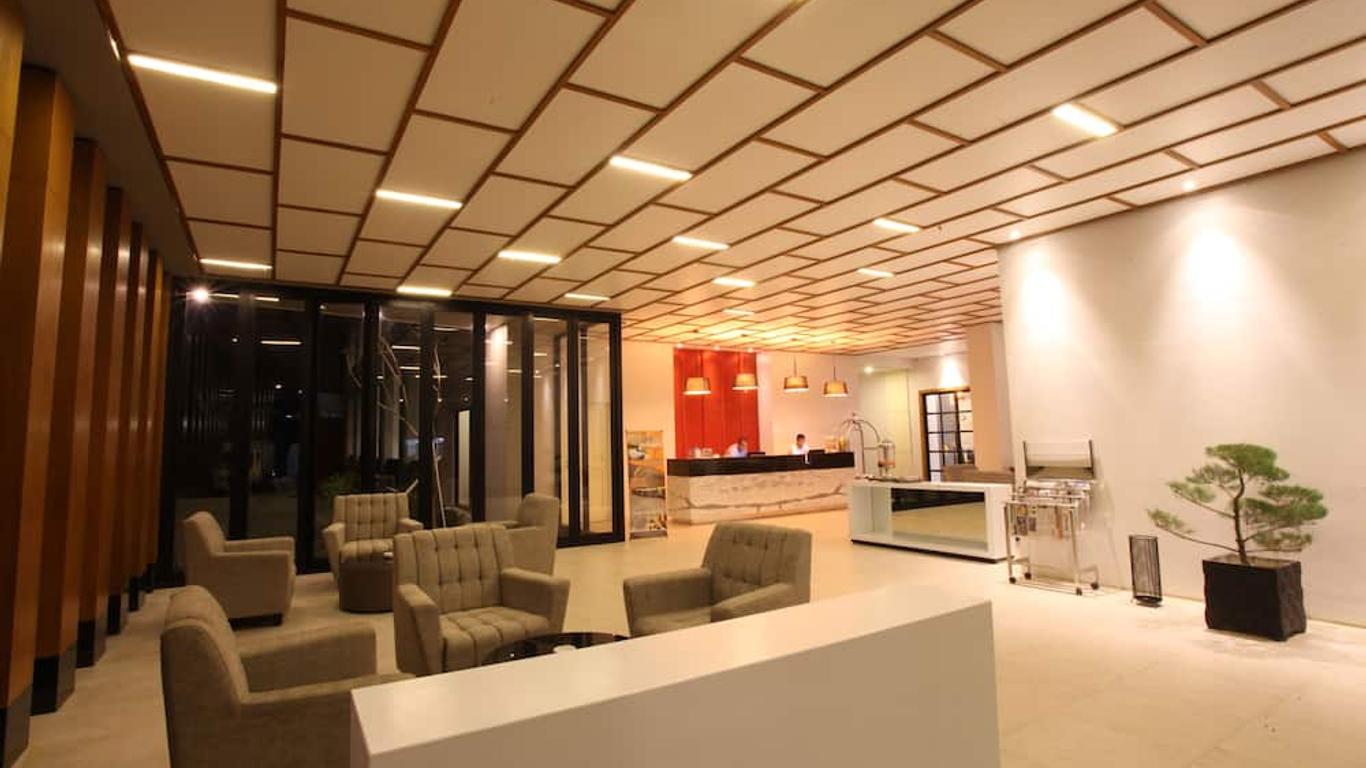 Helios Hotel & Convention