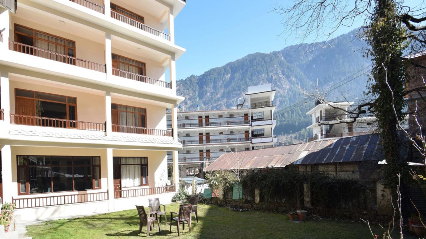 Oyo 11552 Hotel Rising Star