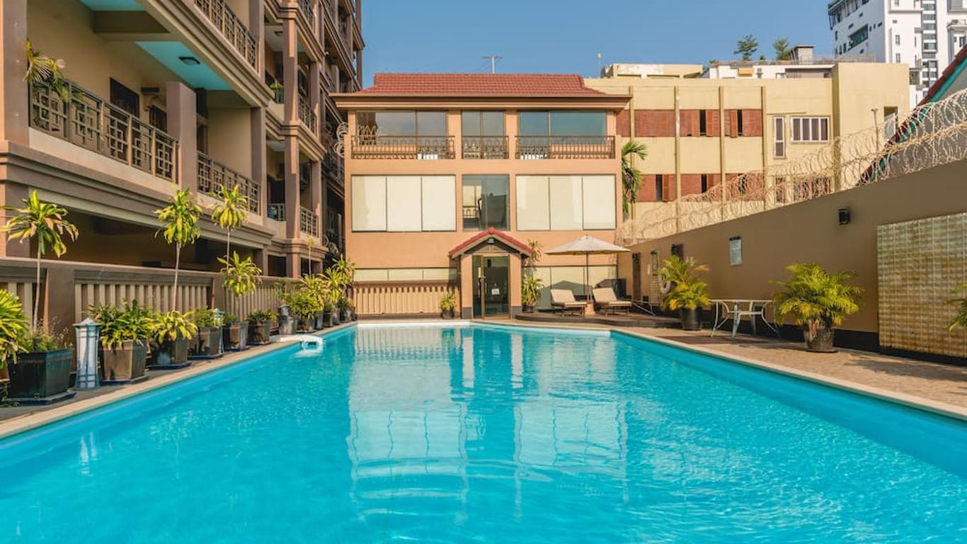 Hamptons Apartments