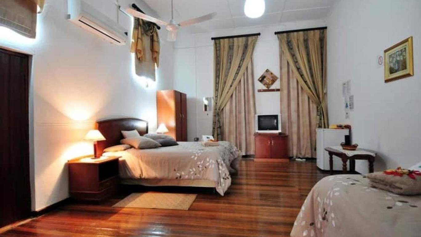 Oasis Country Lodge