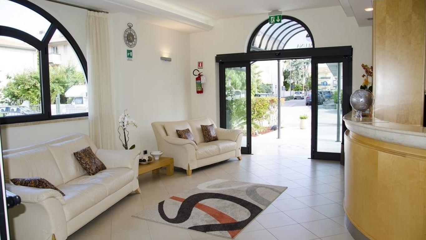 Almaluna Hotel & Resort