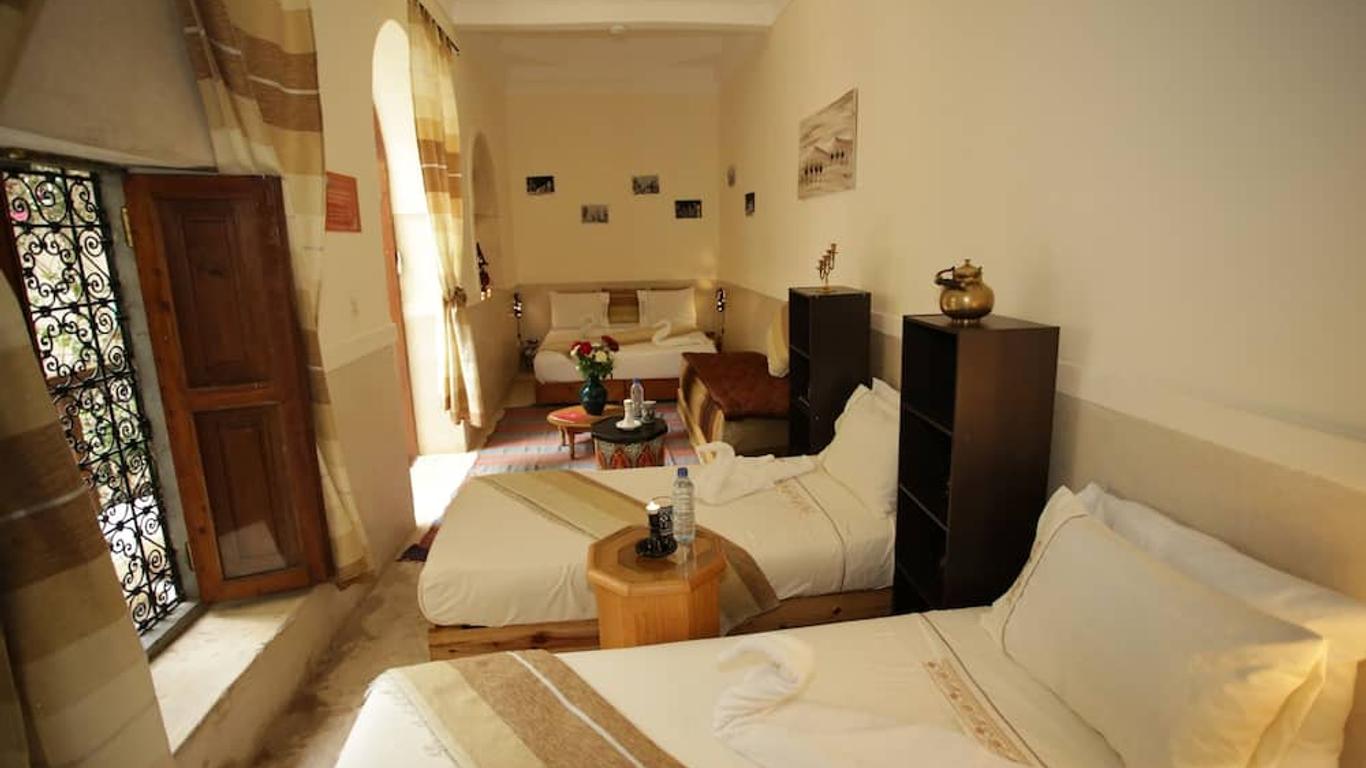 Riad White Flowers