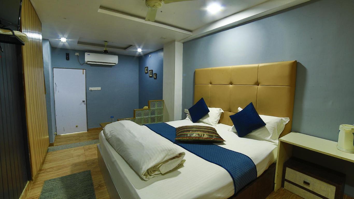 Hotel toppers corner
