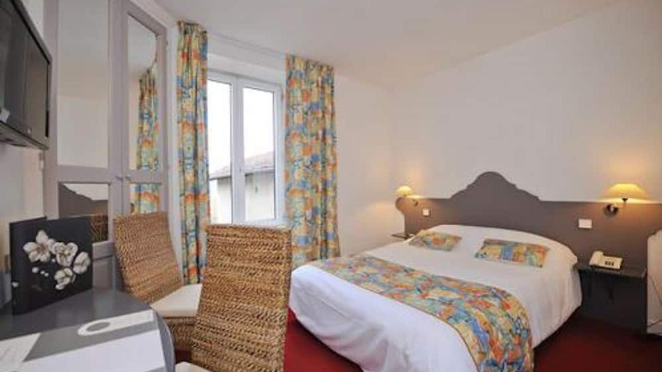 Hôtel Logis Le Bourbon