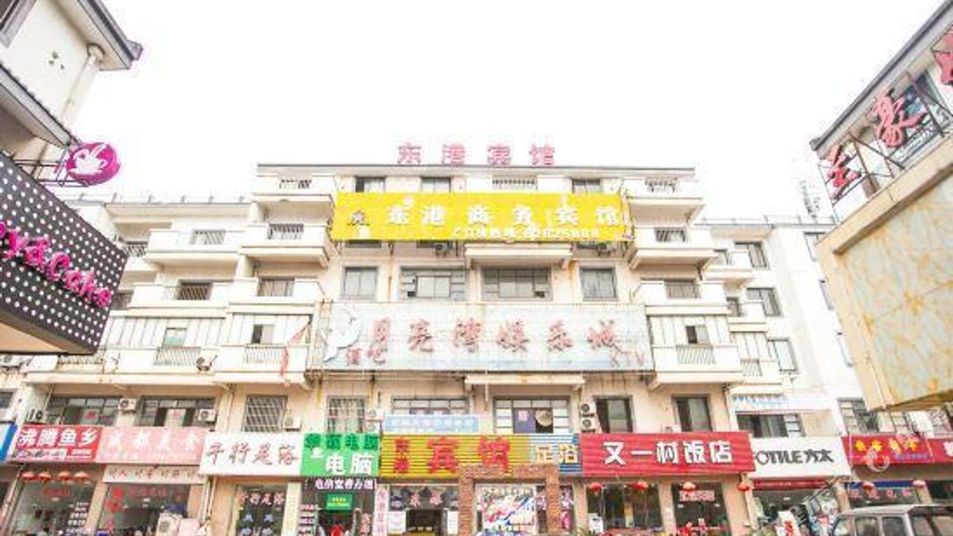 Donggang Business Hotel