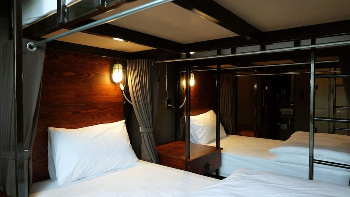 Rider Bedroom Hostel & Cafe