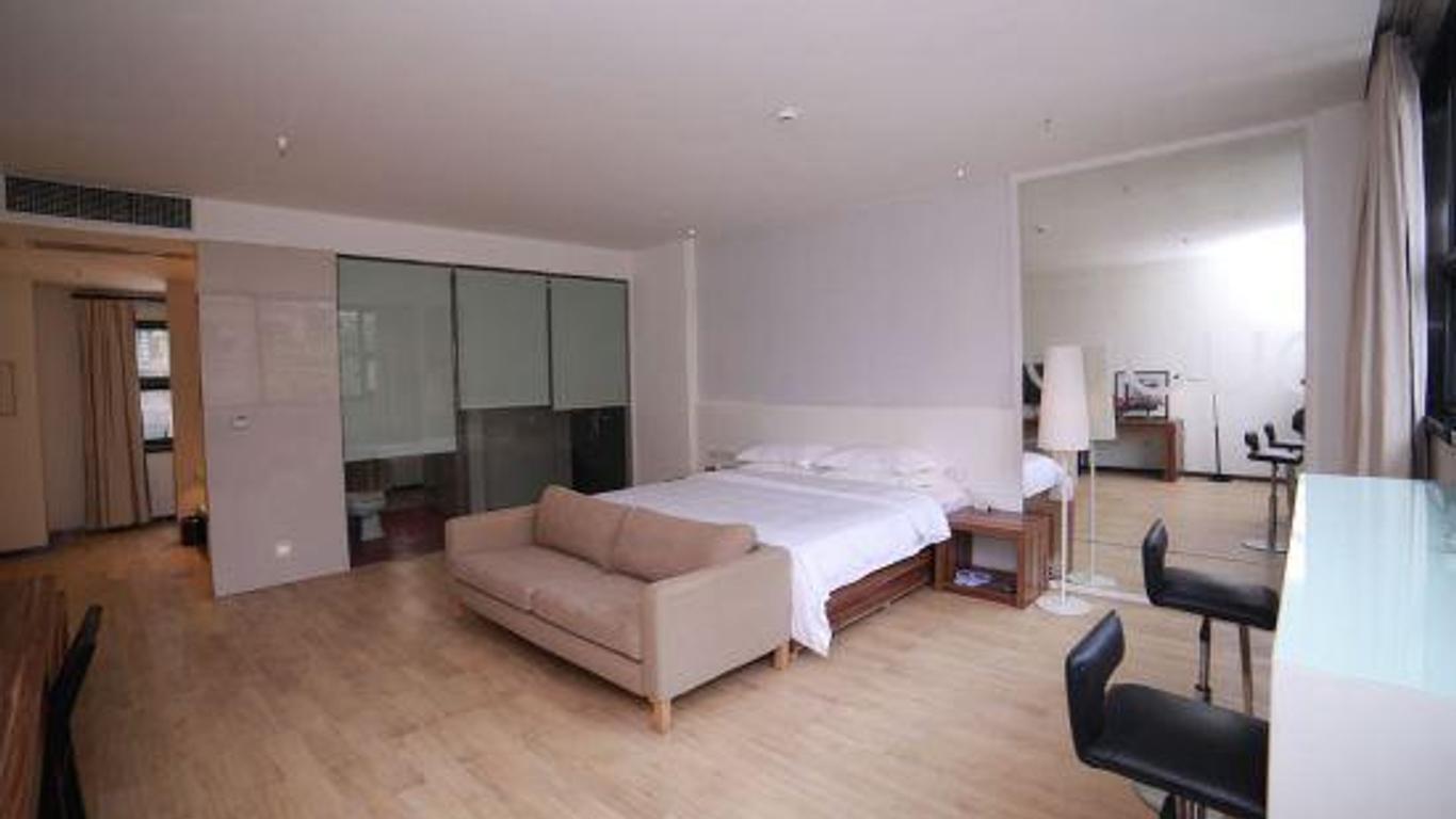 Cloud 1 Hotel