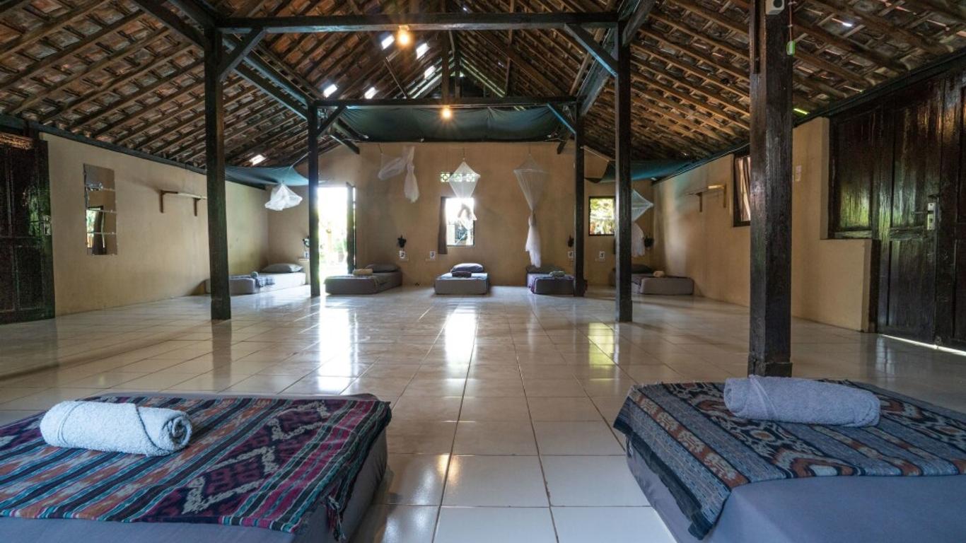 Losmanos Hostel