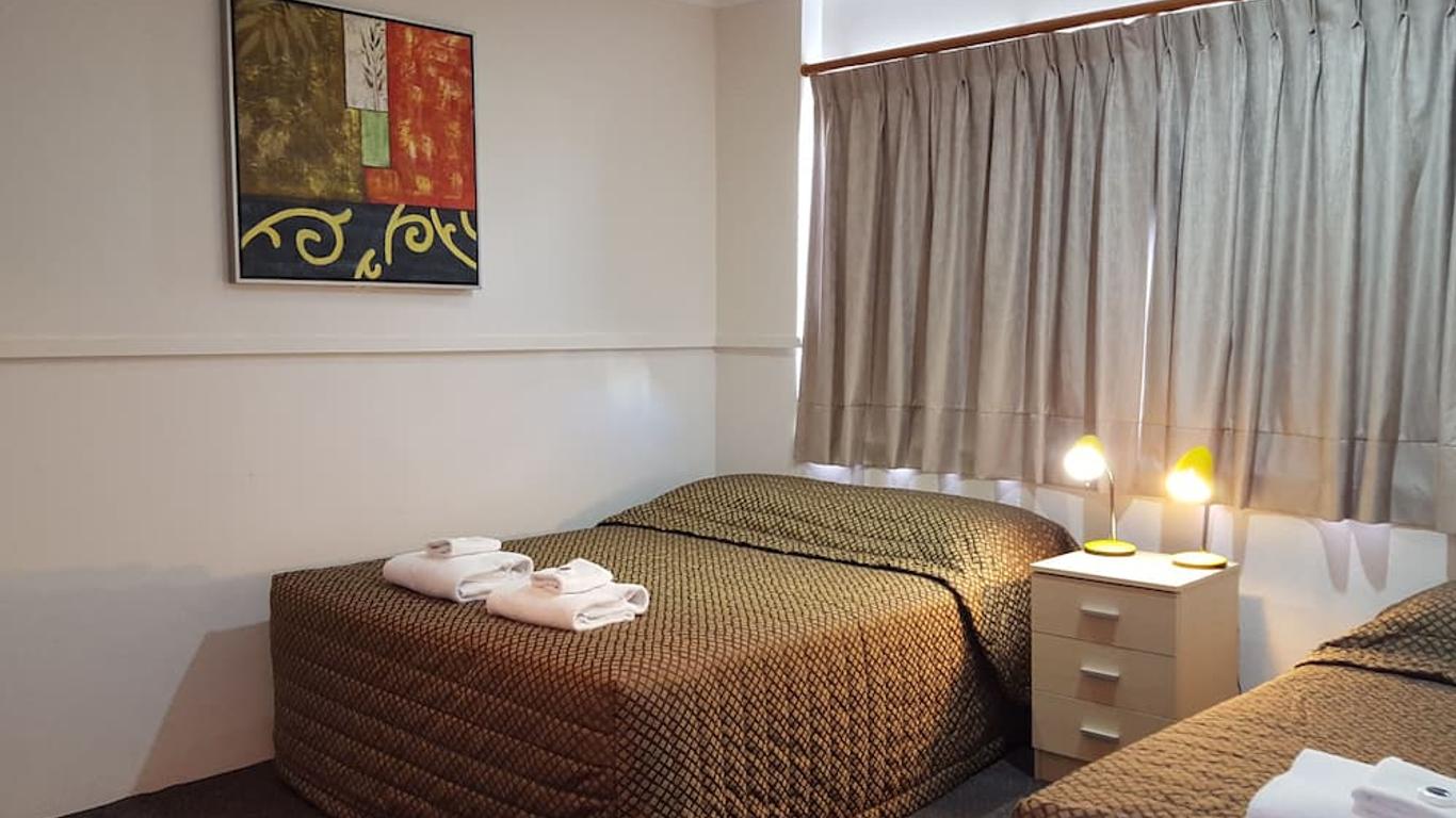The Commercial Hotel Motel