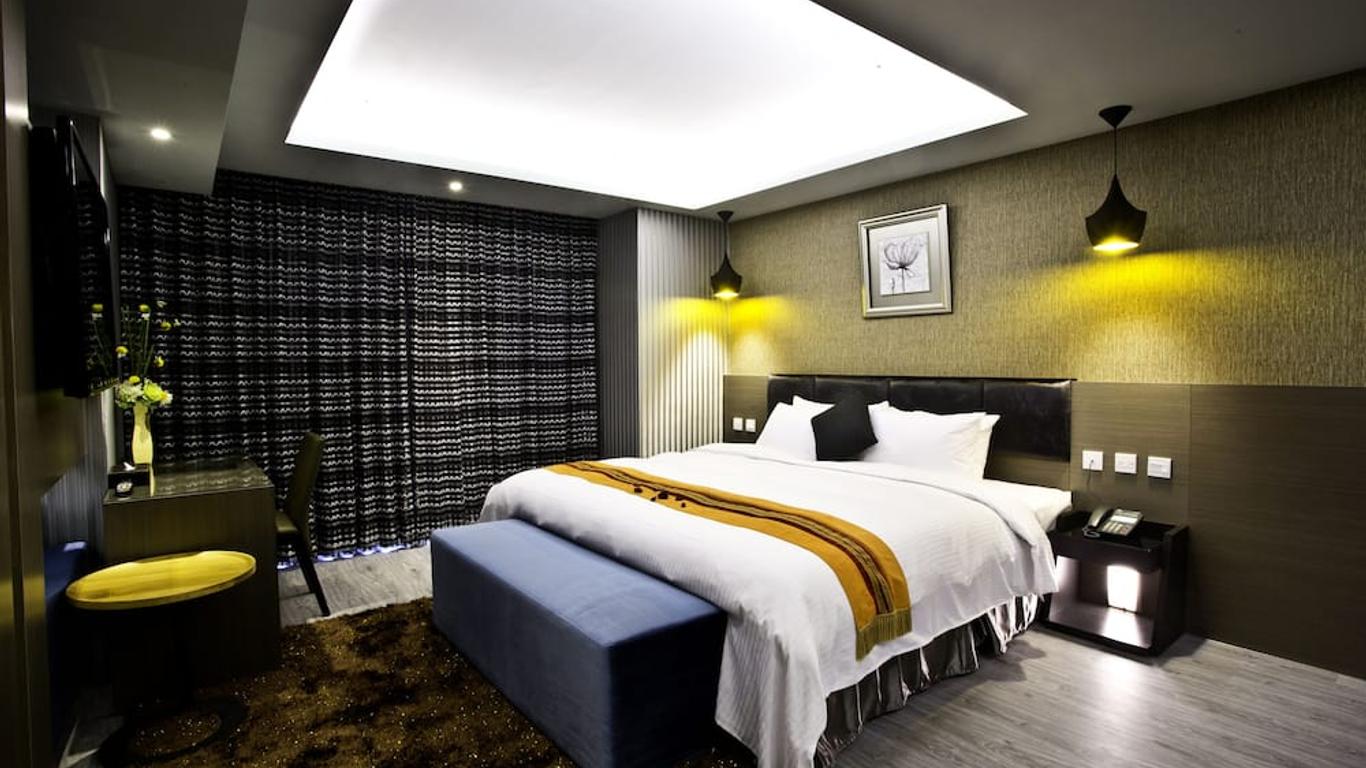Fine Hotel