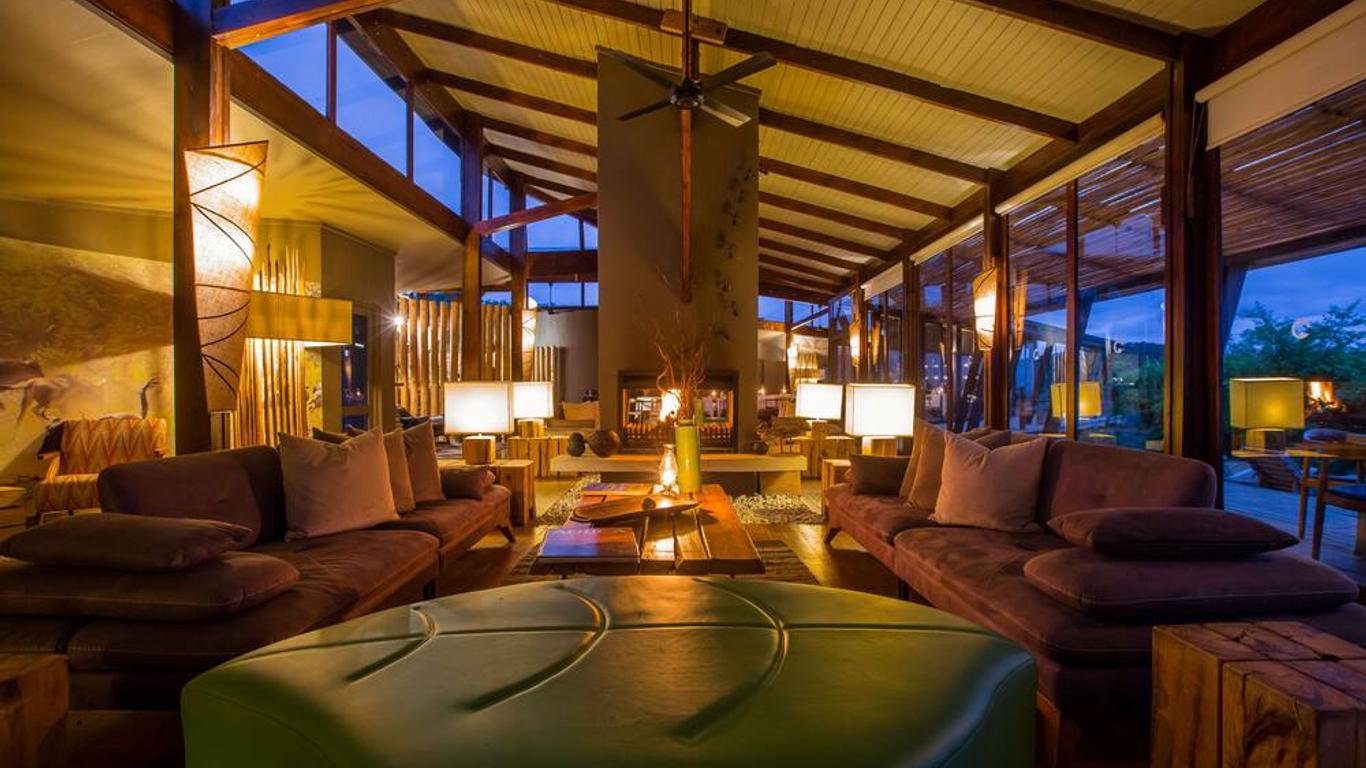 Rhino Ridge Safari Lodge