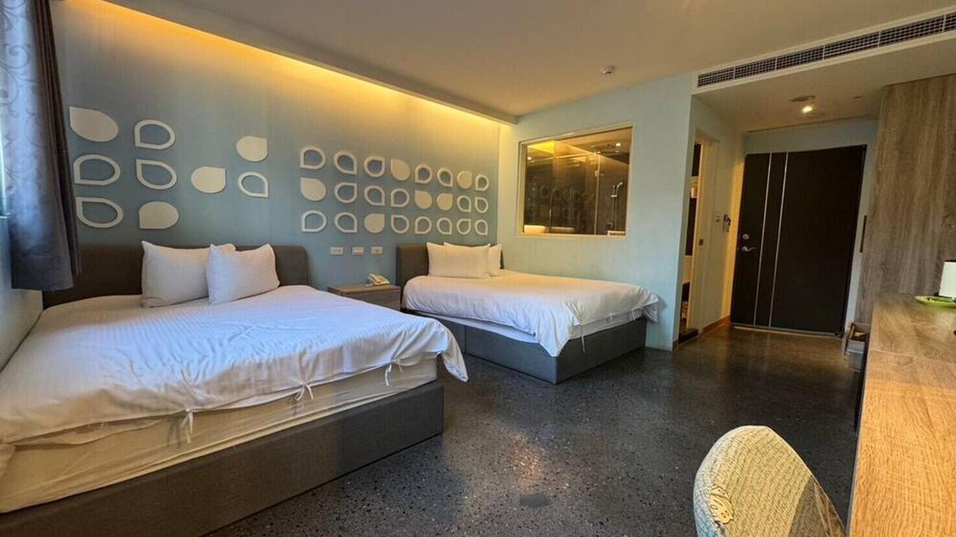 Travel Light Hotel