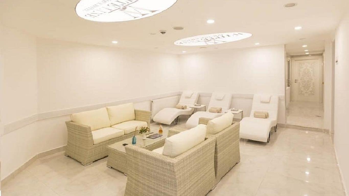 White Line Boutique Hotel