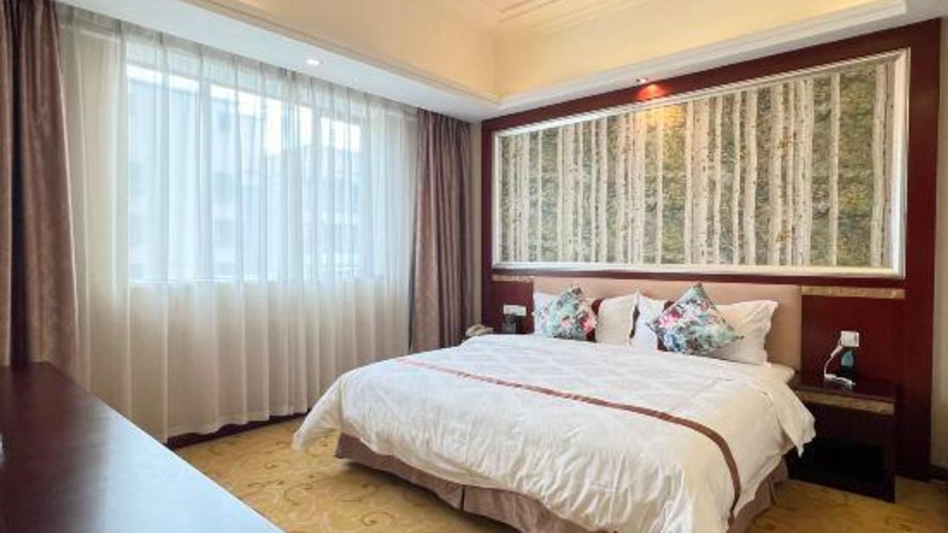 Longzhu Hotel