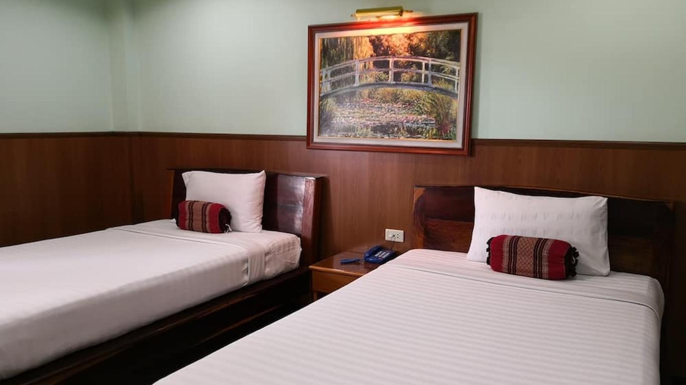 Phadaeng Hotel