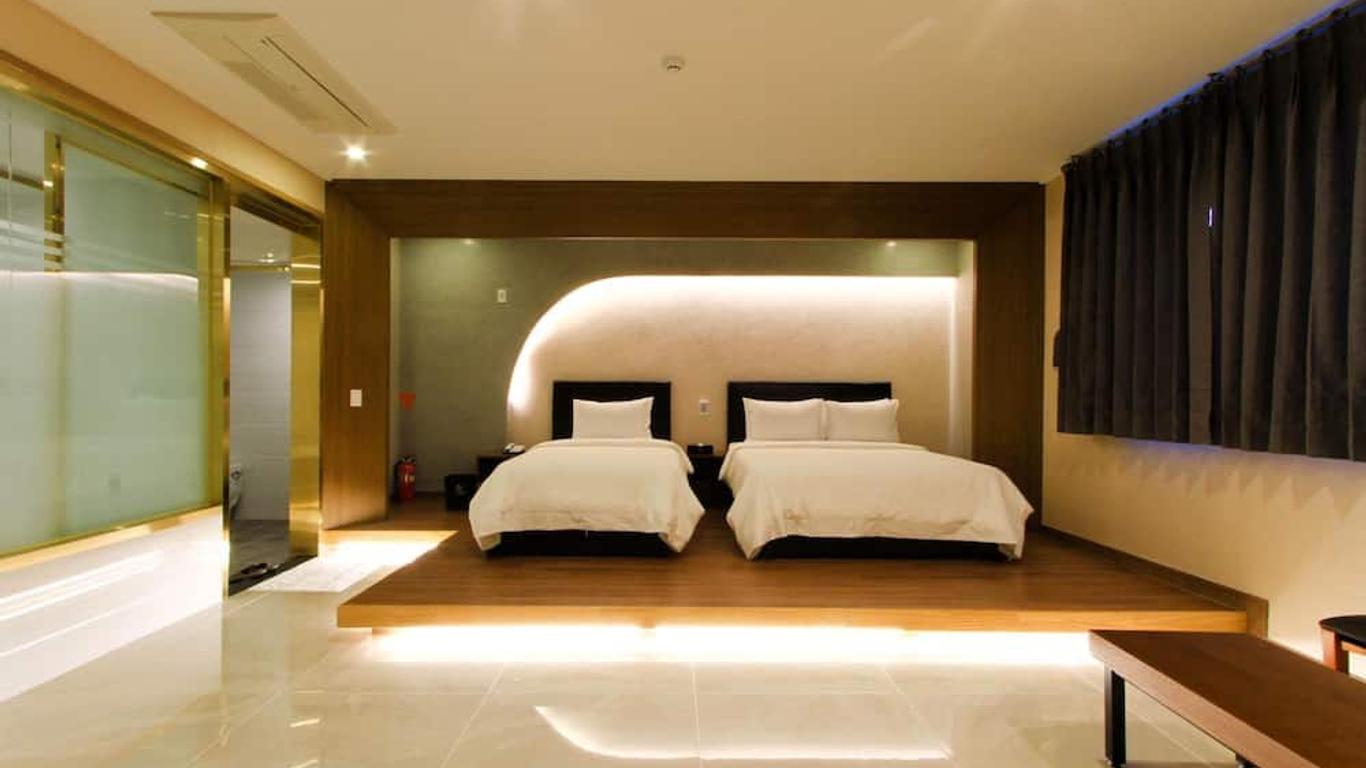 The King Hotel