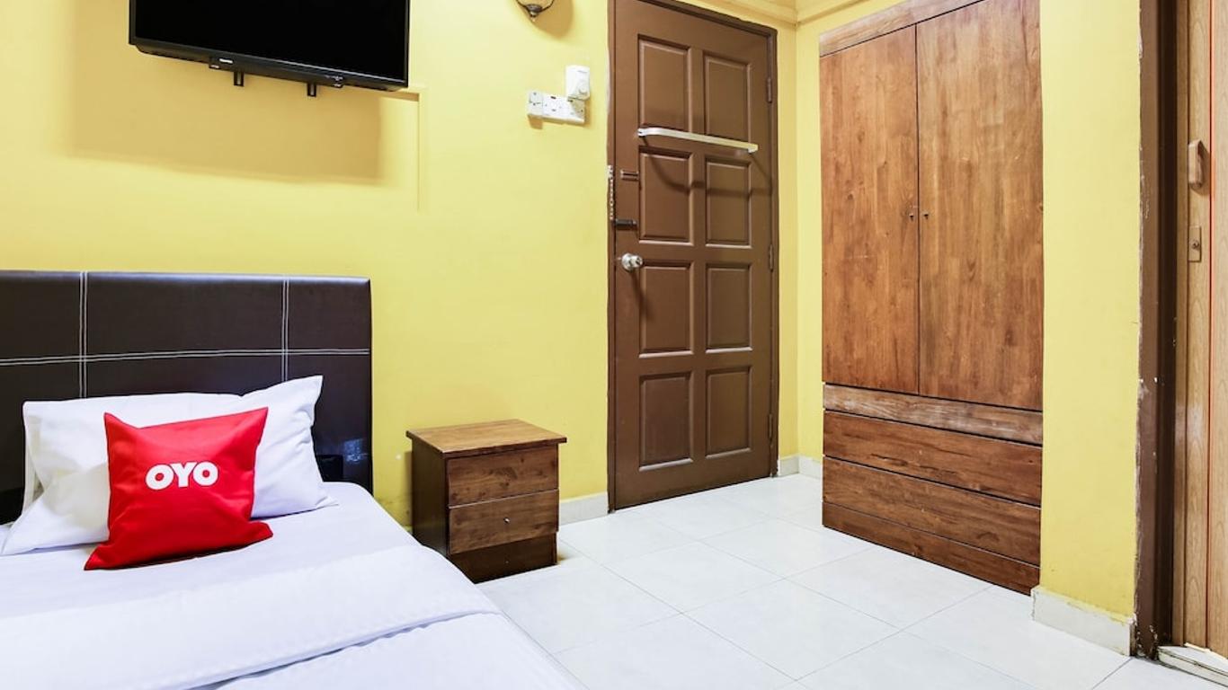 OYO 89406 Lucky Budget Hotel