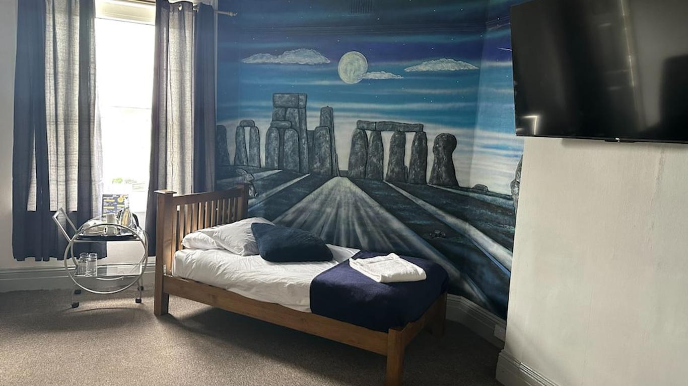 Stonehenge Inn & Shepherd's Huts