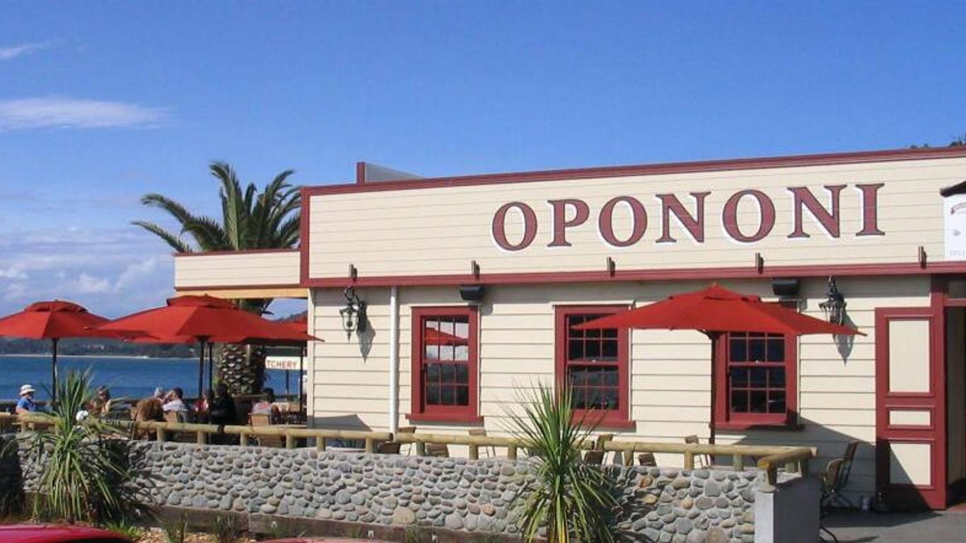 Opononi Hotel