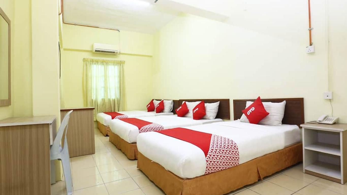 Super OYO 89651 Harmoni Hotel