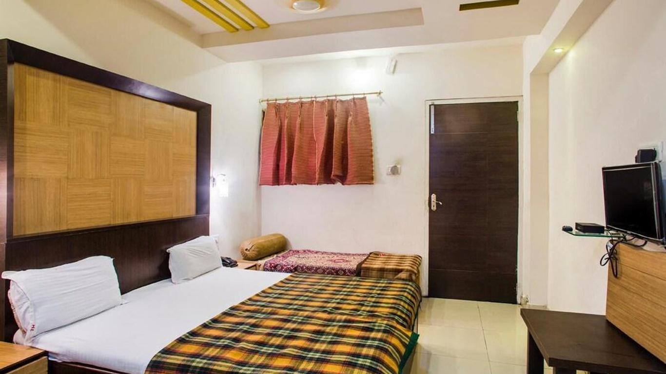 Hotel Meera Lok