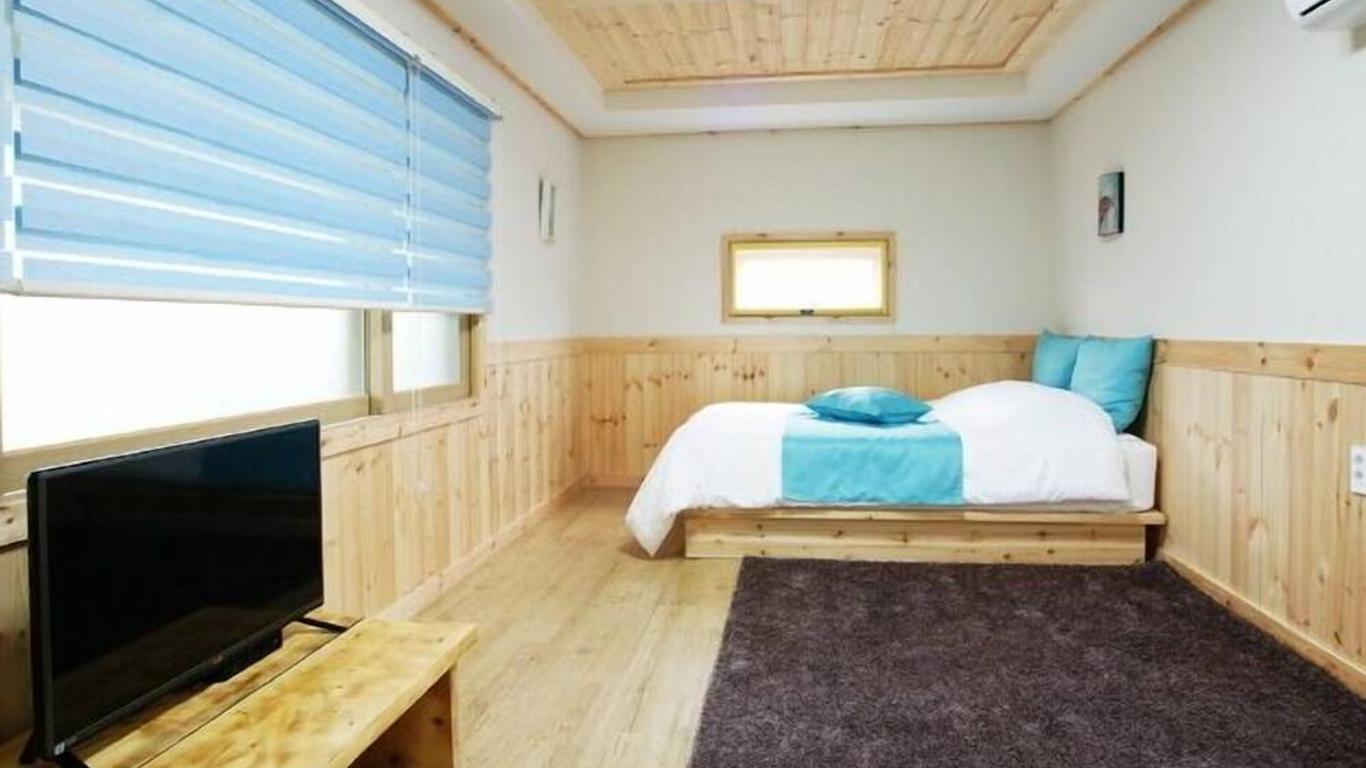 Gotjawal Geomunoreum Pension