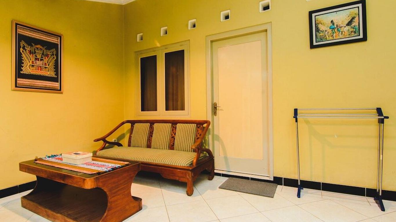 Griya Batik Giri Sekar Homestay