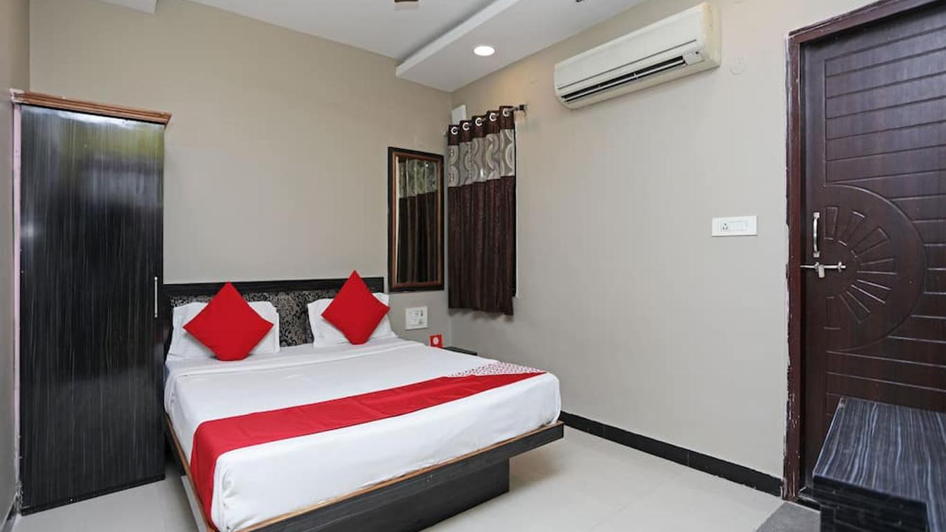 Oyo 13392 Hotel Neeraj