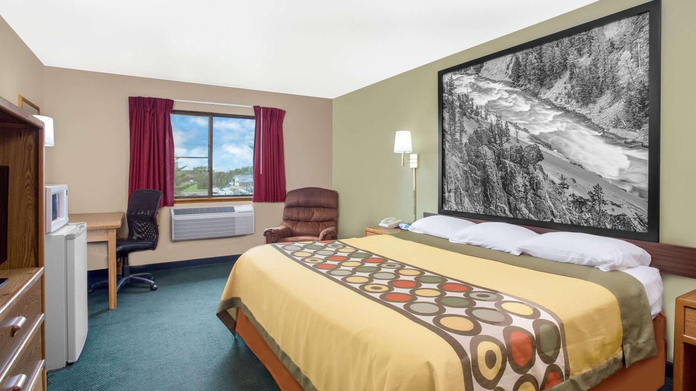 Super 8 by Wyndham Antigo